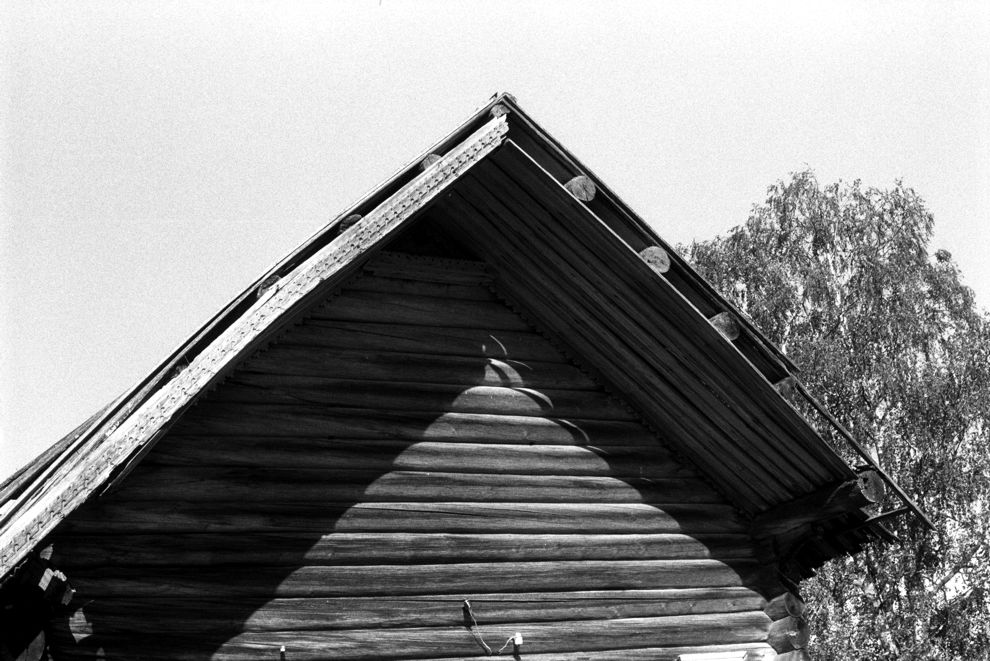 Gar`
Russia. Arkhangelsk Region. Kargopol District
Log house with bathhouse
1998-06-18
© Photograph by William Brumfield