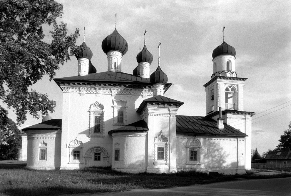 Каргополь, г.
Россия. Архангельская обл.. Каргопольский р-н
Церковь Рождества Пресвятой БогородицыЛенина ул. 32
1998-06-18
© Фотография Уильяма Брумфилда