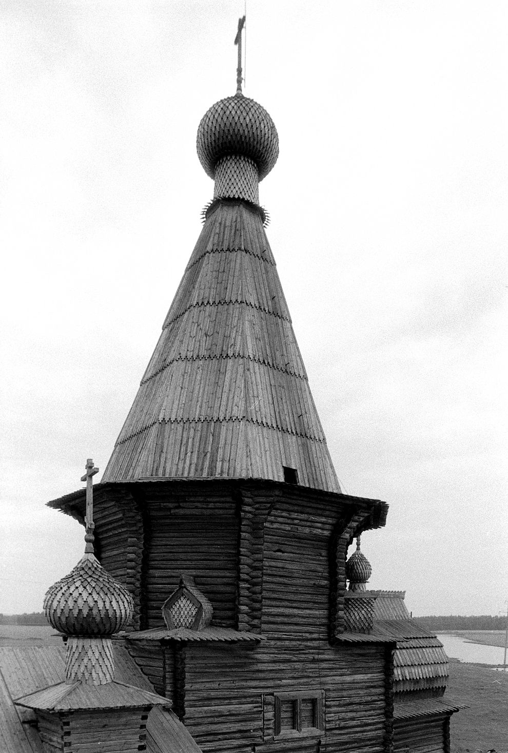 Saunino
Russia. Arkhangelsk Region. Kargopol District
Church of Saint John Chrysostome
1998-06-20
© Photograph by William Brumfield