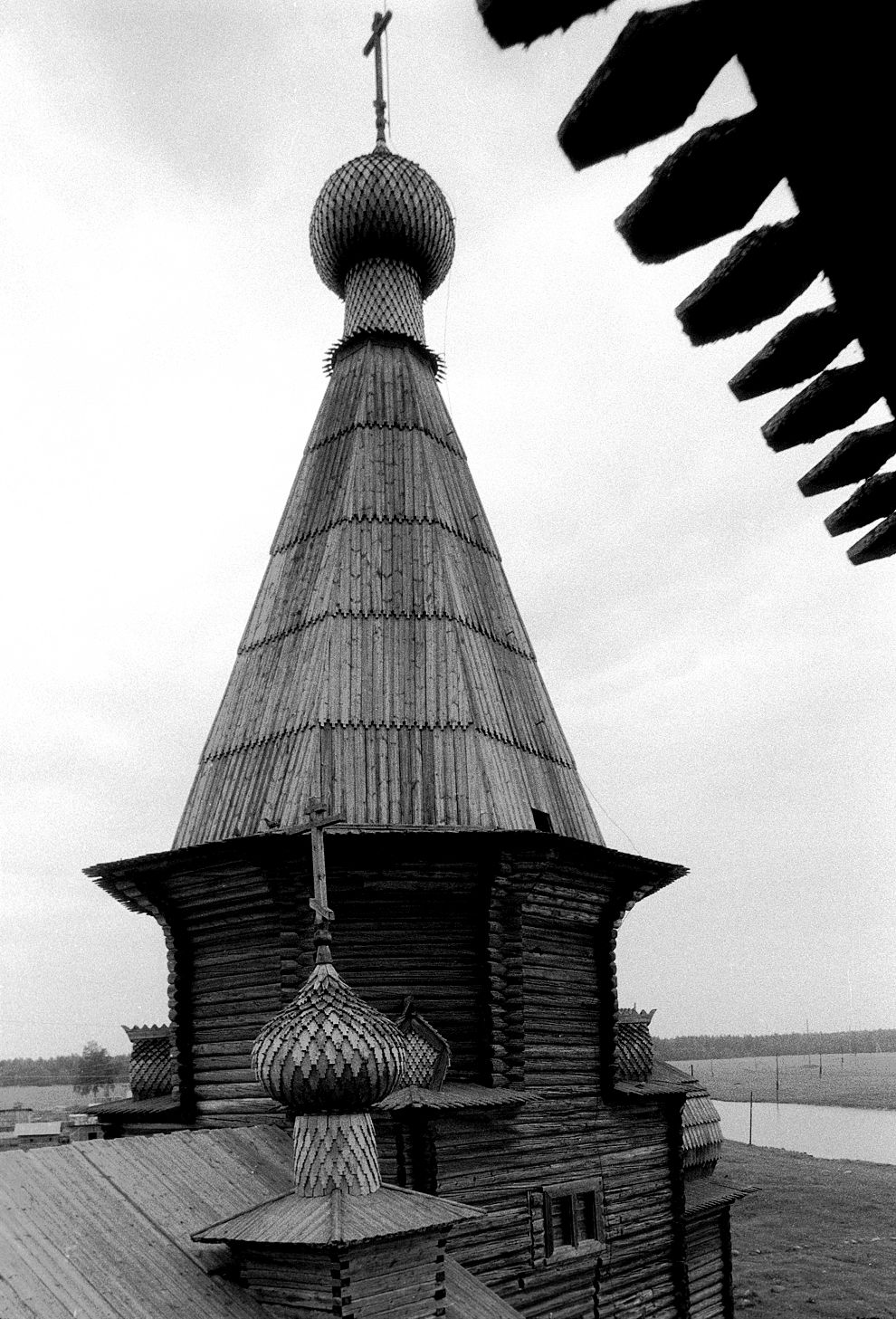 Saunino
Russia. Arkhangelsk Region. Kargopol District
Church of Saint John Chrysostome
1998-06-20
© Photograph by William Brumfield