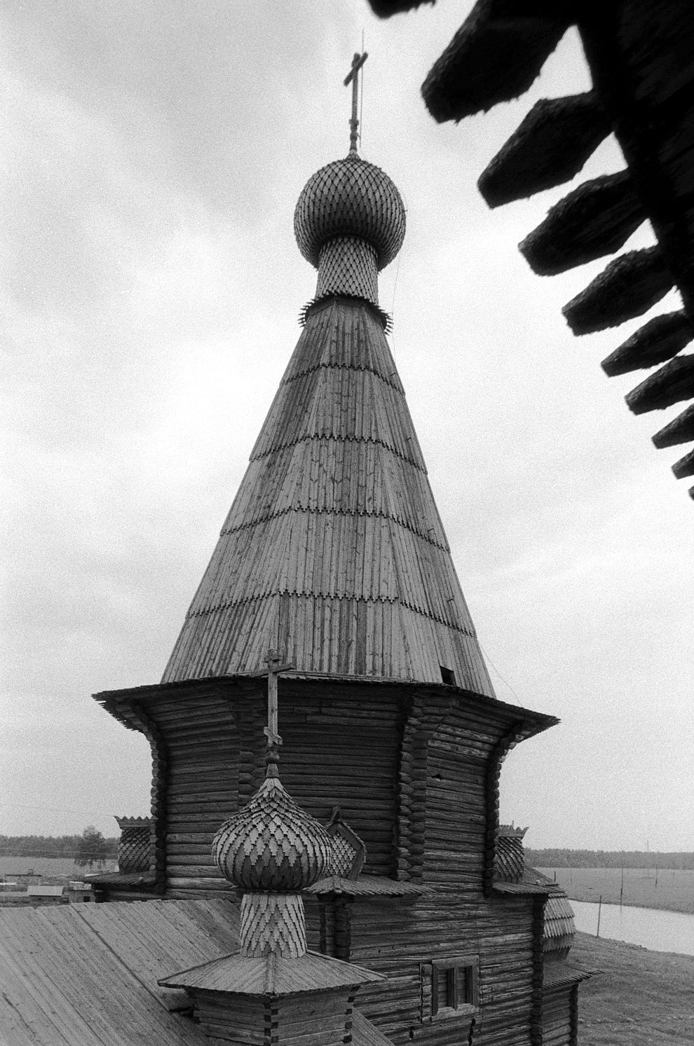 Saunino
Russia. Arkhangelsk Region. Kargopol District
Church of Saint John Chrysostome
1998-06-20
© Photograph by William Brumfield