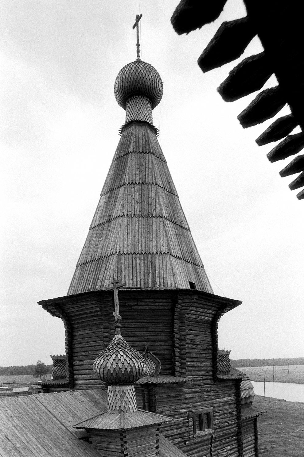 Saunino
Russia. Arkhangelsk Region. Kargopol District
Church of Saint John Chrysostome
1998-06-20
© Photograph by William Brumfield