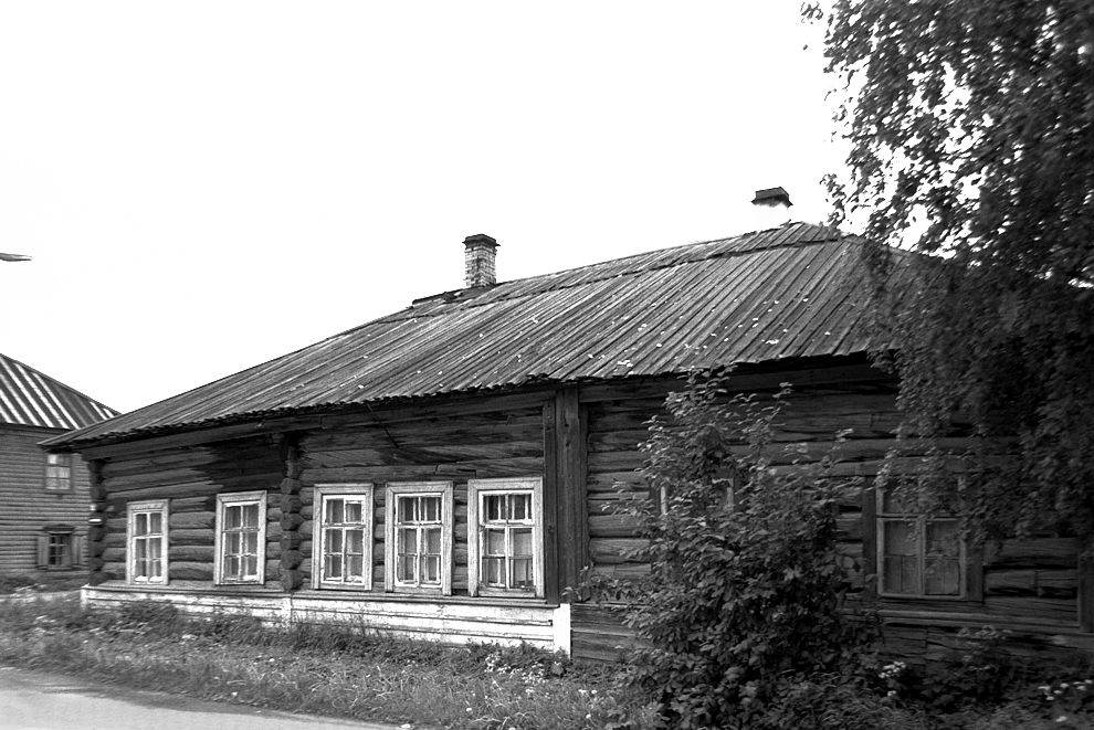 Kargopol
Russia. Arkhangelsk Region. Kargopol District
Log house
1998-06-23
© Photograph by William Brumfield