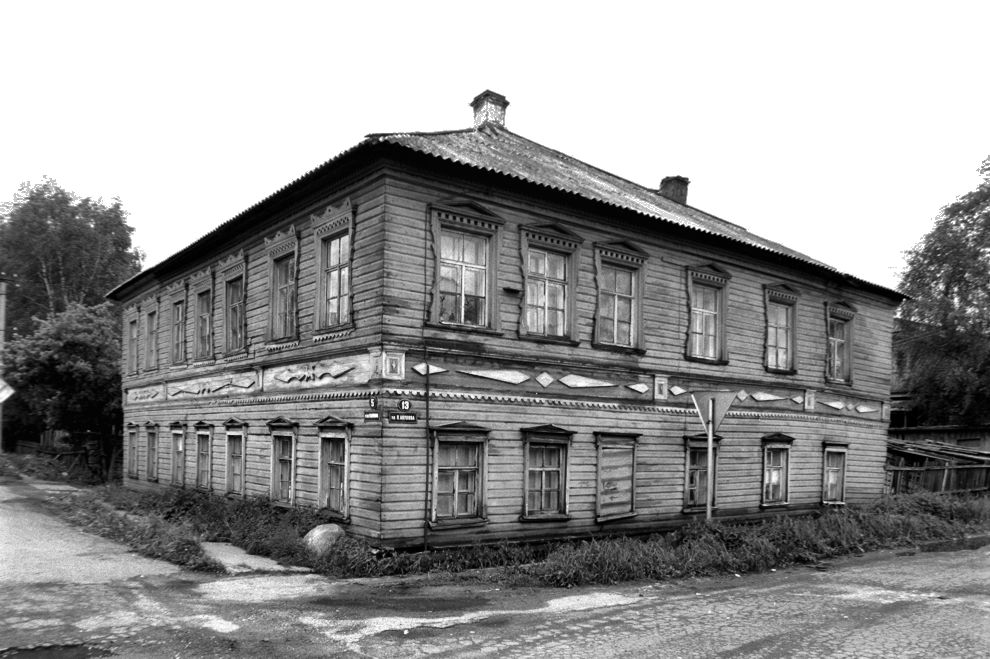 Kargopol
Russia. Arkhangelsk Region. Kargopol District
Log house, 19 c.
1998-06-23
© Photograph by William Brumfield