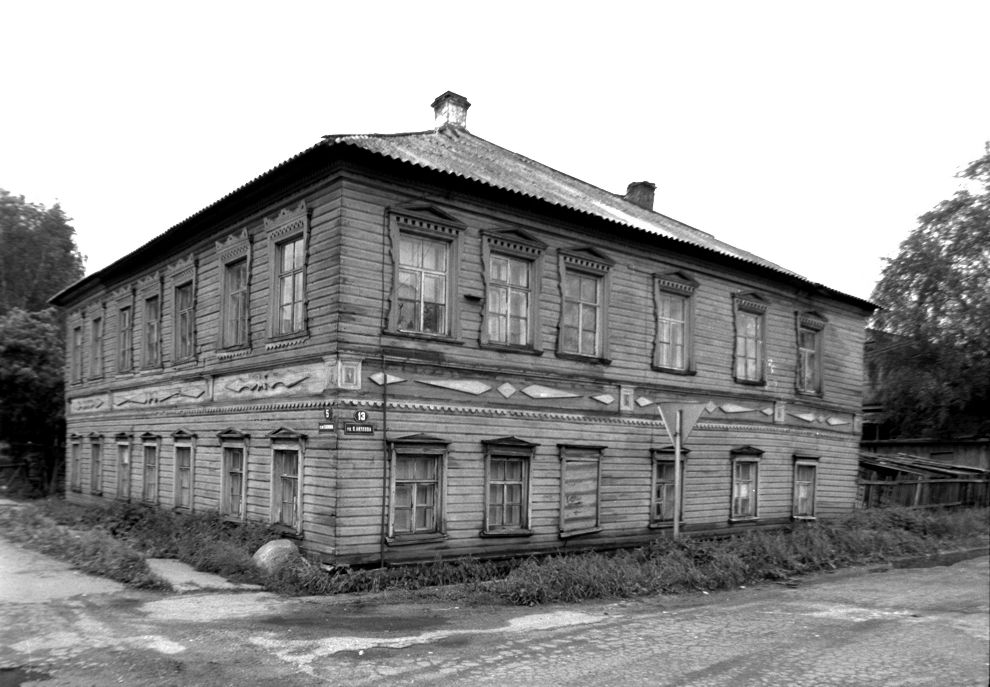 Kargopol
Russia. Arkhangelsk Region. Kargopol District
Log house, 19 c.
1998-06-23
© Photograph by William Brumfield