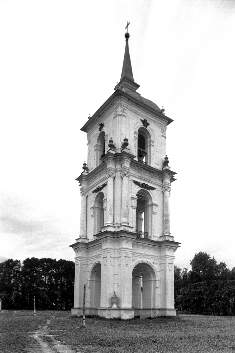 Kargopol
Russia. Arkhangelsk Region. Kargopol District
Cathedral bell towerSobornaia Square
1998-06-23
© Photograph by William Brumfield