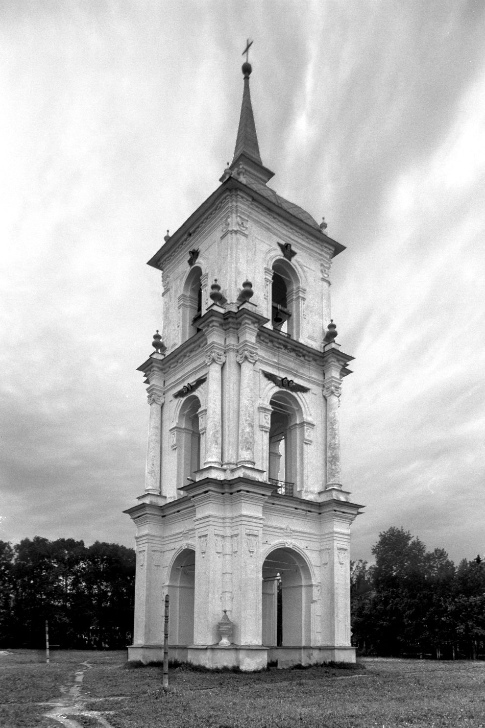 Kargopol
Russia. Arkhangelsk Region. Kargopol District
Cathedral bell towerSobornaia Square
1998-06-23
© Photograph by William Brumfield