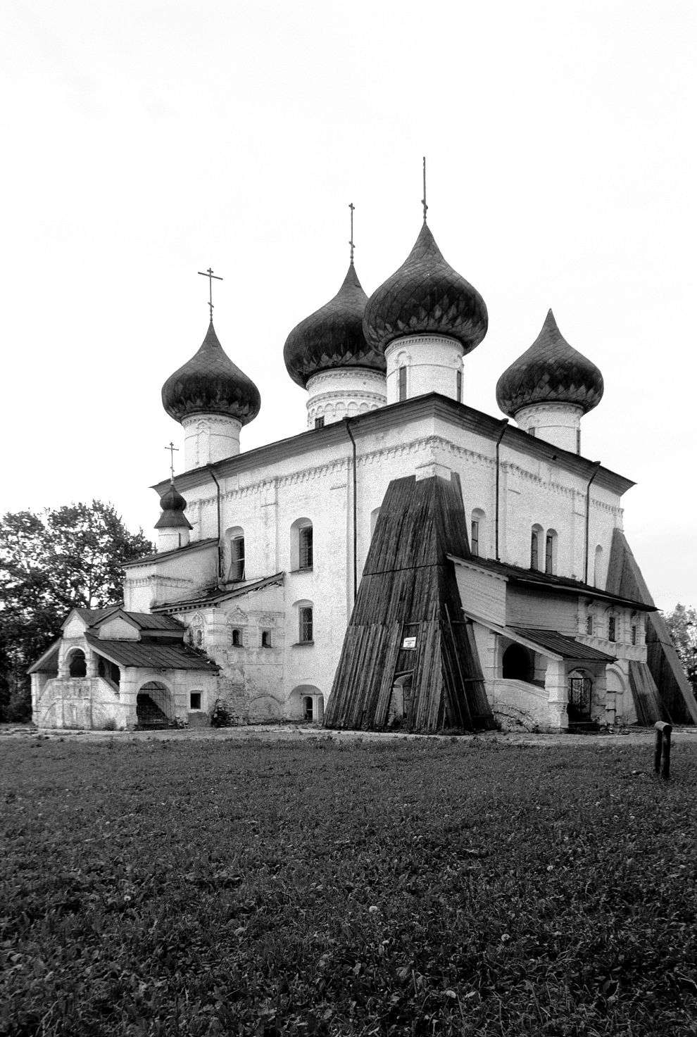 Kargopol
Russia. Arkhangelsk Region. Kargopol District
Cathedral of the Nativity of ChristBaranov embankment
1998-06-23
© Photograph by William Brumfield