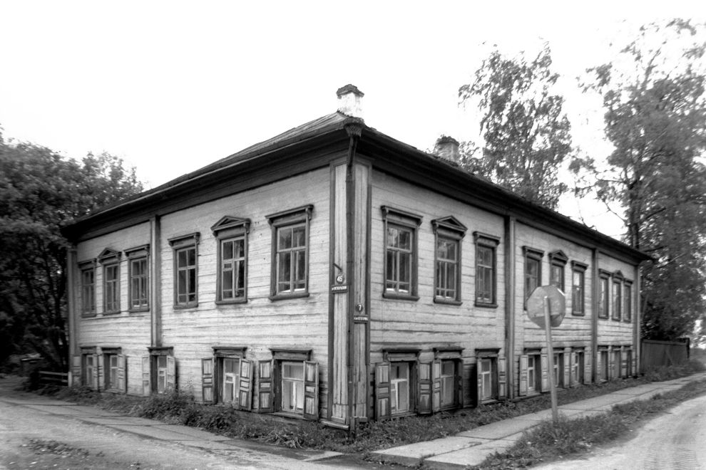 Kargopol
Russia. Arkhangelsk Region. Kargopol District
Blokhin house, 19 c.
1998-06-23
© Photograph by William Brumfield