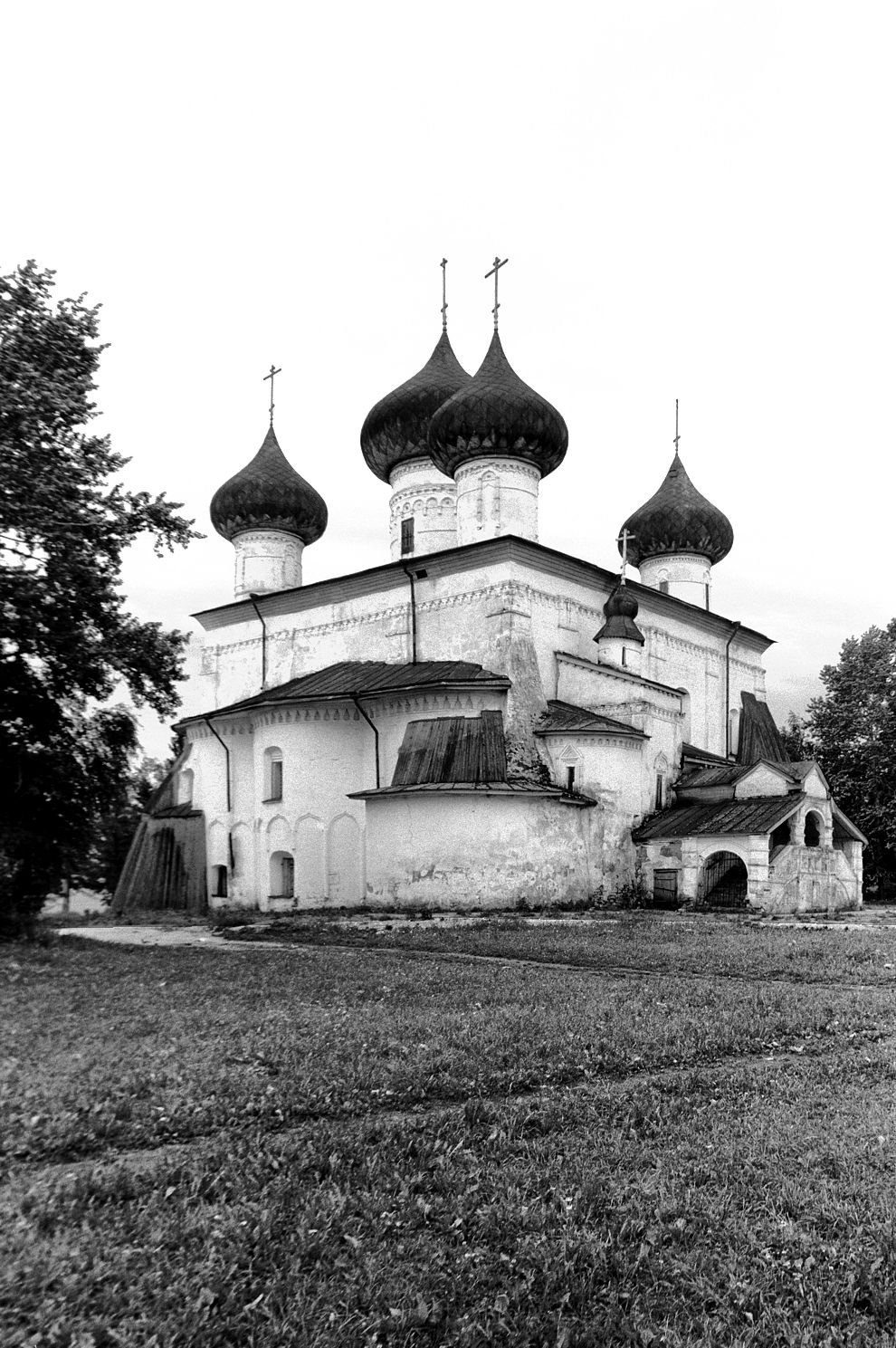 Каргополь, г.
Россия. Архангельская обл.. Каргопольский р-н
Собор Рождества ХристоваНабережная Баранова
1998-06-23
© Фотография Уильяма Брумфилда