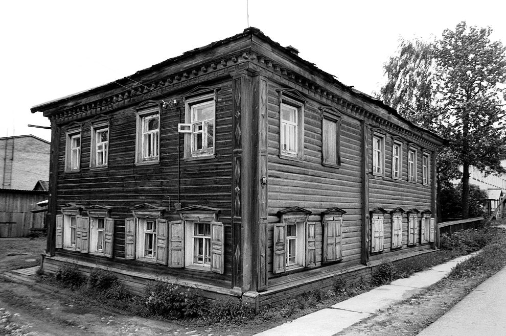 Kargopol
Russia. Arkhangelsk Region. Kargopol District
Log house, late 19 c.
1998-06-23
© Photograph by William Brumfield