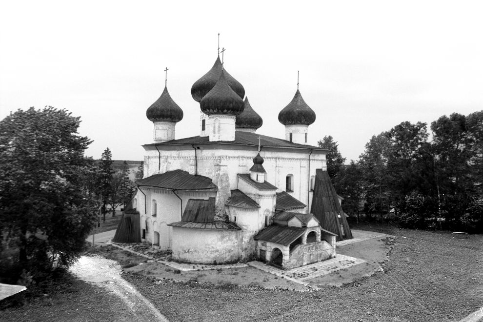 Kargopol
Russia. Arkhangelsk Region. Kargopol District
Cathedral of the Nativity of ChristBaranov embankment
1998-06-23
© Photograph by William Brumfield