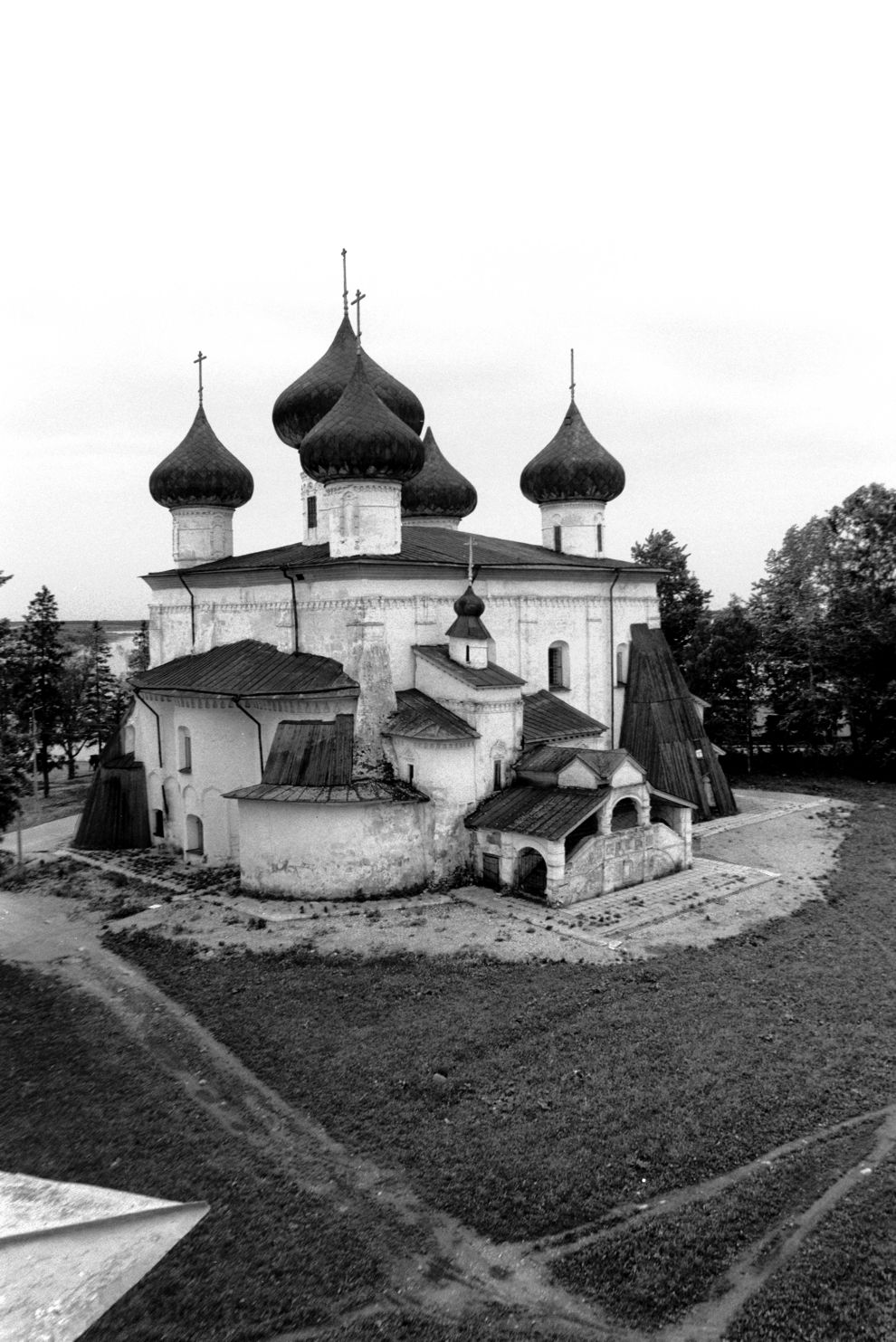 Каргополь, г.
Россия. Архангельская обл.. Каргопольский р-н
Собор Рождества ХристоваНабережная Баранова
1998-06-23
© Фотография Уильяма Брумфилда