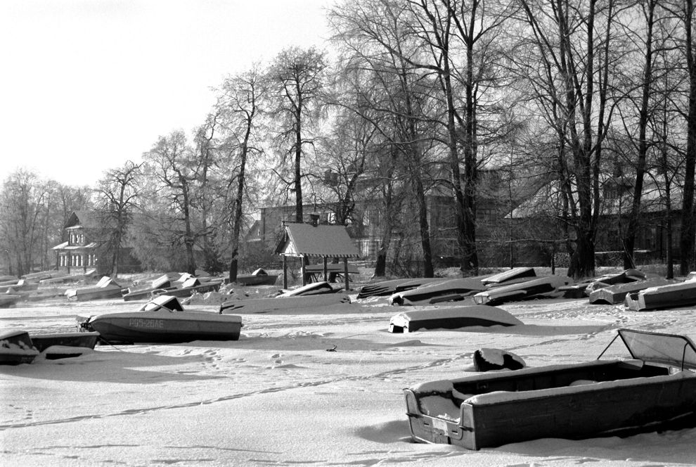 Kargopol
Russia. Arkhangelsk Region. Kargopol District
Embankment
View from Onega river
1999-11-25
© Photograph by William Brumfield