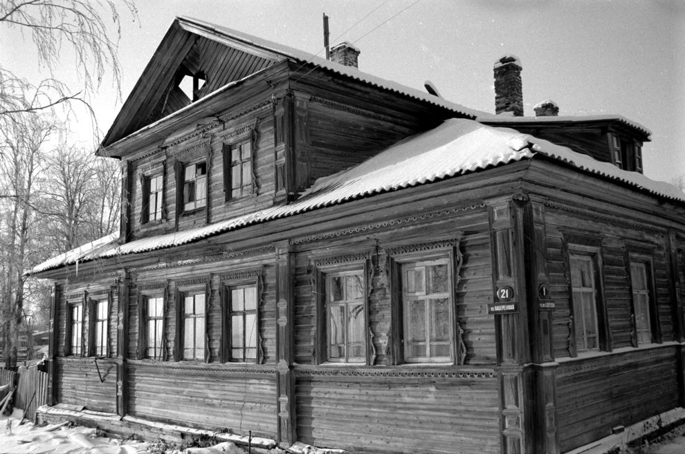 Kargopol
Russia. Arkhangelsk Region. Kargopol District
A.N. Baranov house, the 2-d half of 19 c.
1999-11-25
© Photograph by William Brumfield