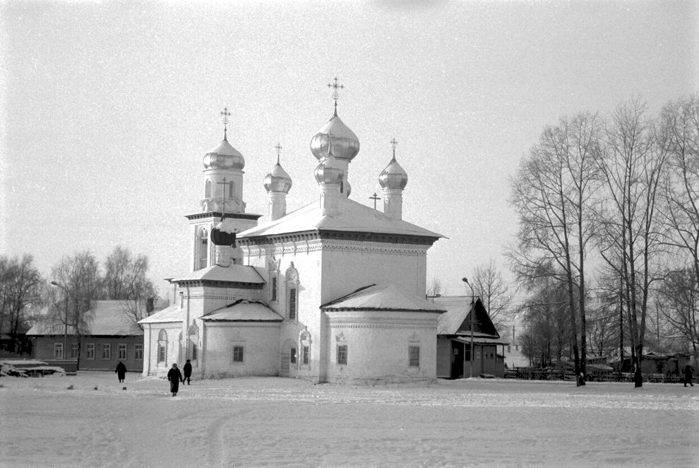 Каргополь, г.
Россия. Архангельская обл.. Каргопольский р-н
Церковь Рождества Пресвятой БогородицыЛенина ул. 32
1999-11-25
© Фотография Уильяма Брумфилда