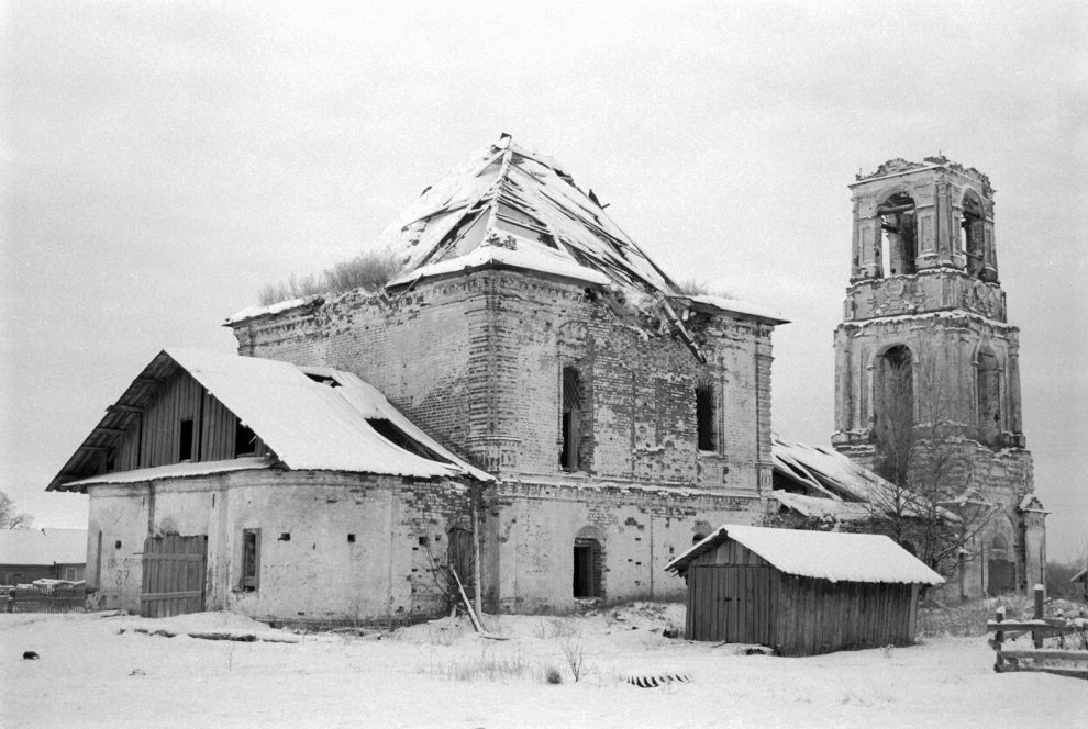 Ukhta
Russia. Arkhangelsk Region. Kargopol District
Church of Trinity
1999-11-26
© Photograph by William Brumfield