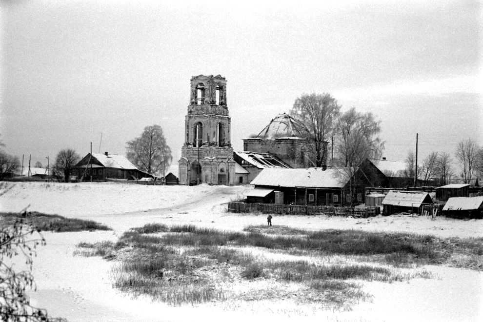 Ukhta
Russia. Arkhangelsk Region. Kargopol District
Church of Trinity
Panorama, with church of the Trinity
1999-11-26
© Photograph by William Brumfield