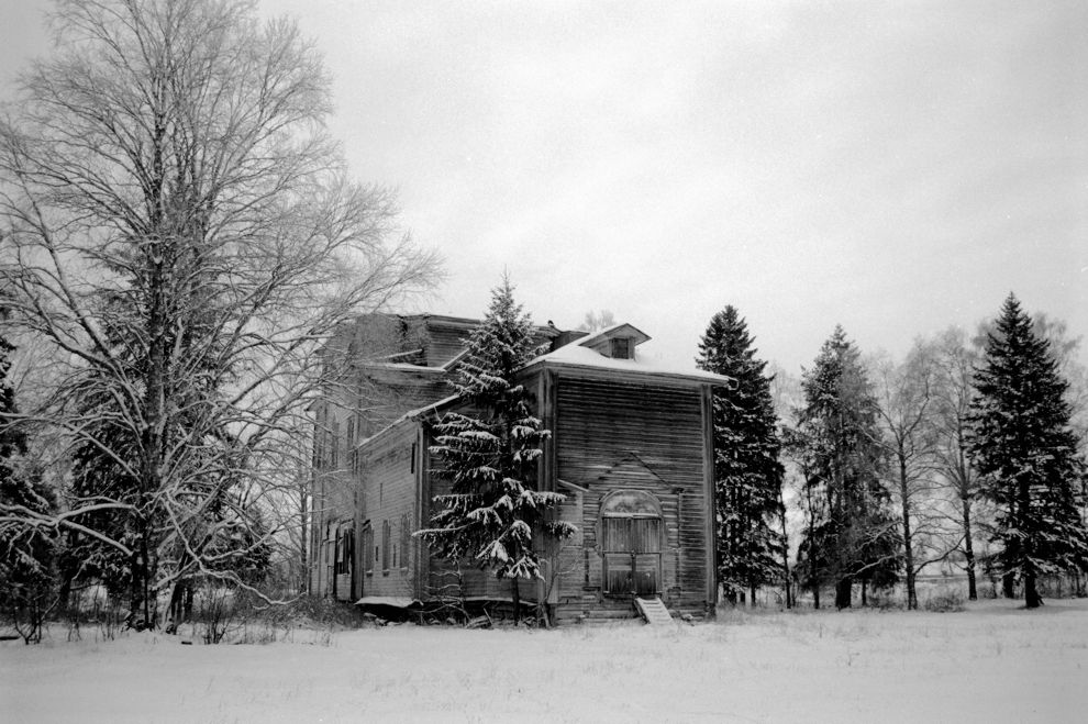 Lovzanga
Russia. Arkhangelsk Region. Kargopol District
Log church of Saint Nicholas
1999-11-26
© Photograph by William Brumfield