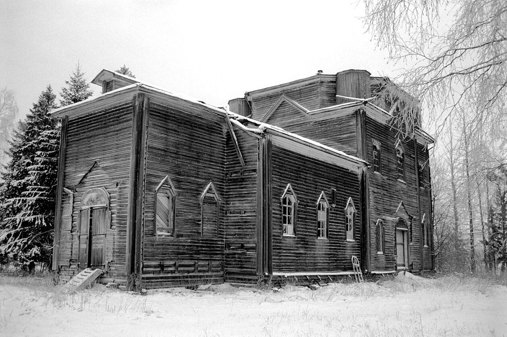 Lovzanga
Russia. Arkhangelsk Region. Kargopol District
Log church of Saint Nicholas
1999-11-26
© Photograph by William Brumfield