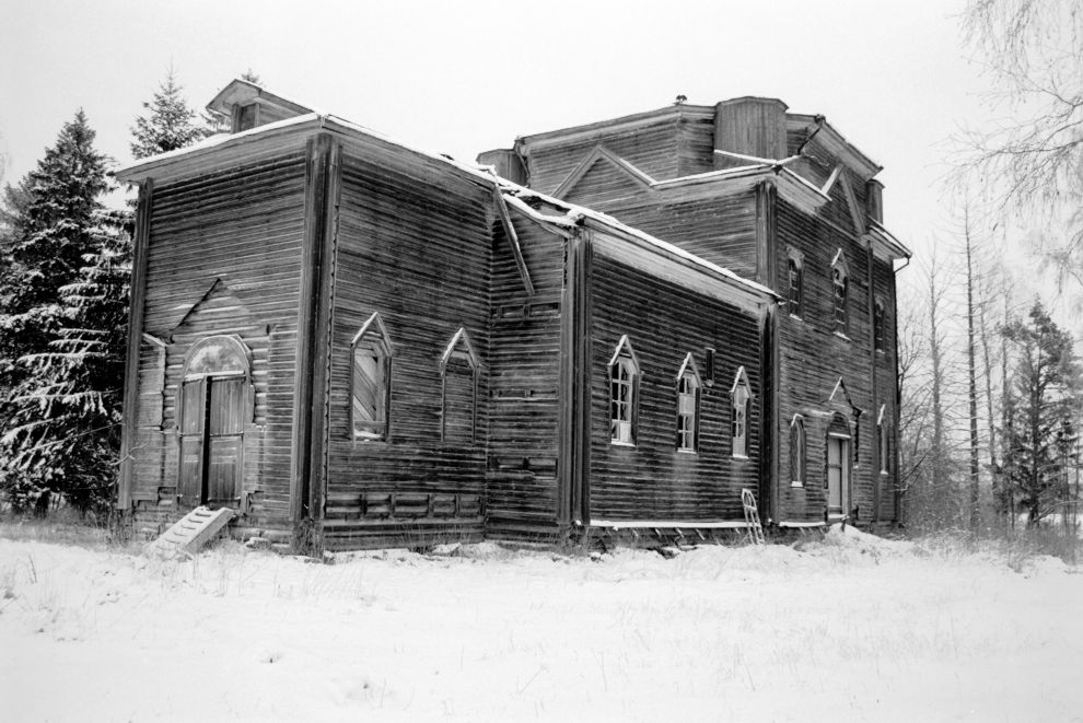 Lovzanga
Russia. Arkhangelsk Region. Kargopol District
Log church of Saint Nicholas
1999-11-26
© Photograph by William Brumfield