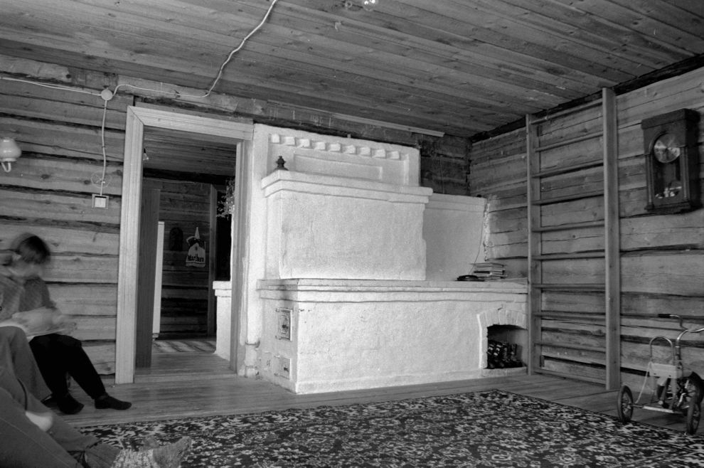 Kargopol
Russia. Arkhangelsk Region. Kargopol District
Elena Dikova house
Living room
1999-11-28
© Photograph by William Brumfield