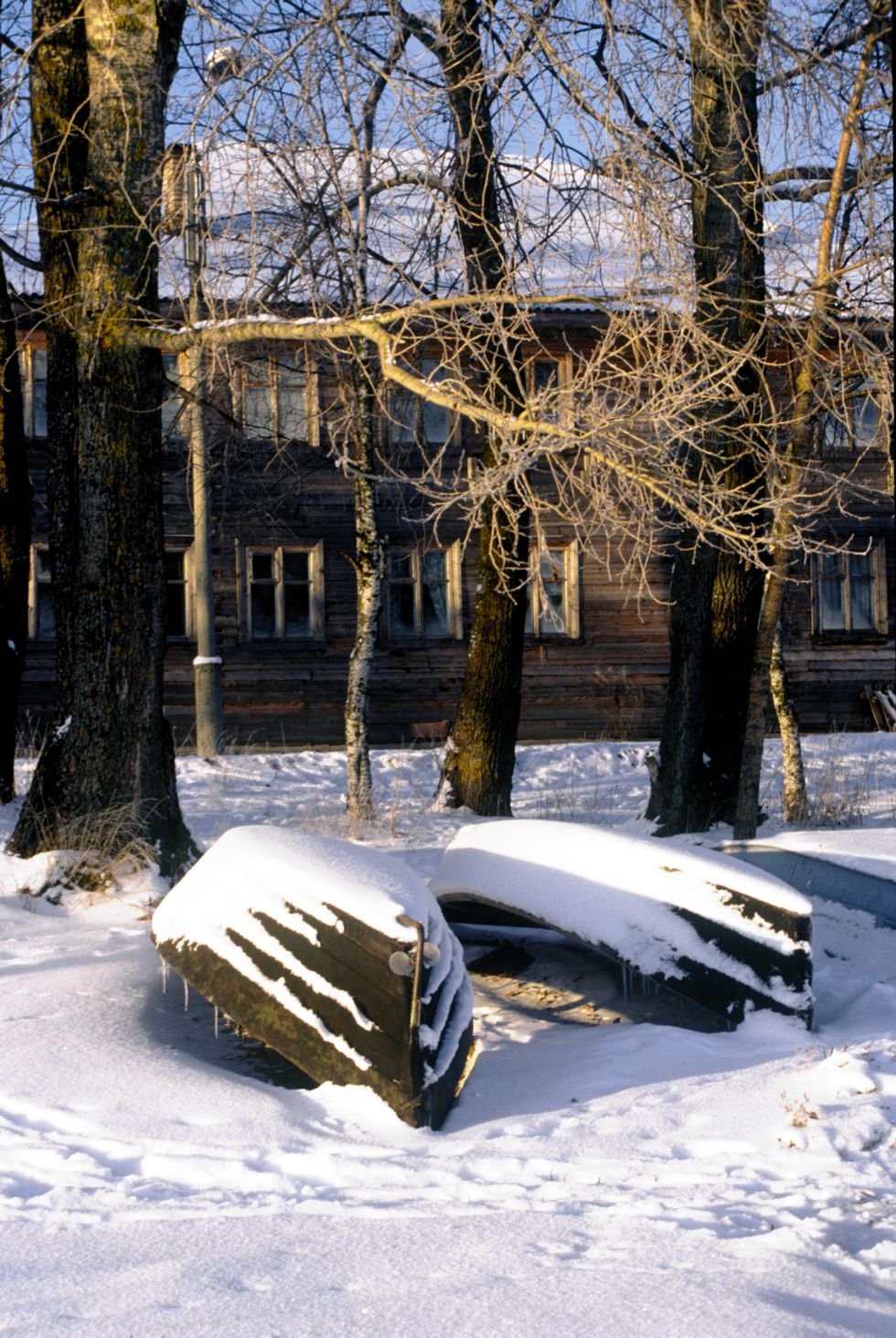 Kargopol
Russia. Arkhangelsk Region. Kargopol District
Embankment
1999-11-25
© Photographs by William Brumfield