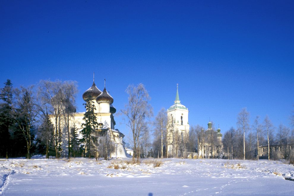 Kargopol
Russia. Arkhangelsk Region. Kargopol District
Embankment
1999-11-25
© Photographs by William Brumfield