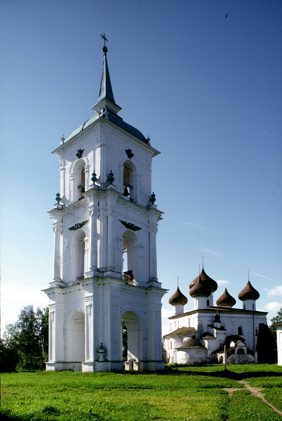 Kargopol
Russia. Arkhangelsk Region. Kargopol District
Cathedral of the Nativity of ChristBaranov embankment
1998-07-28
© Photographs by William Brumfield