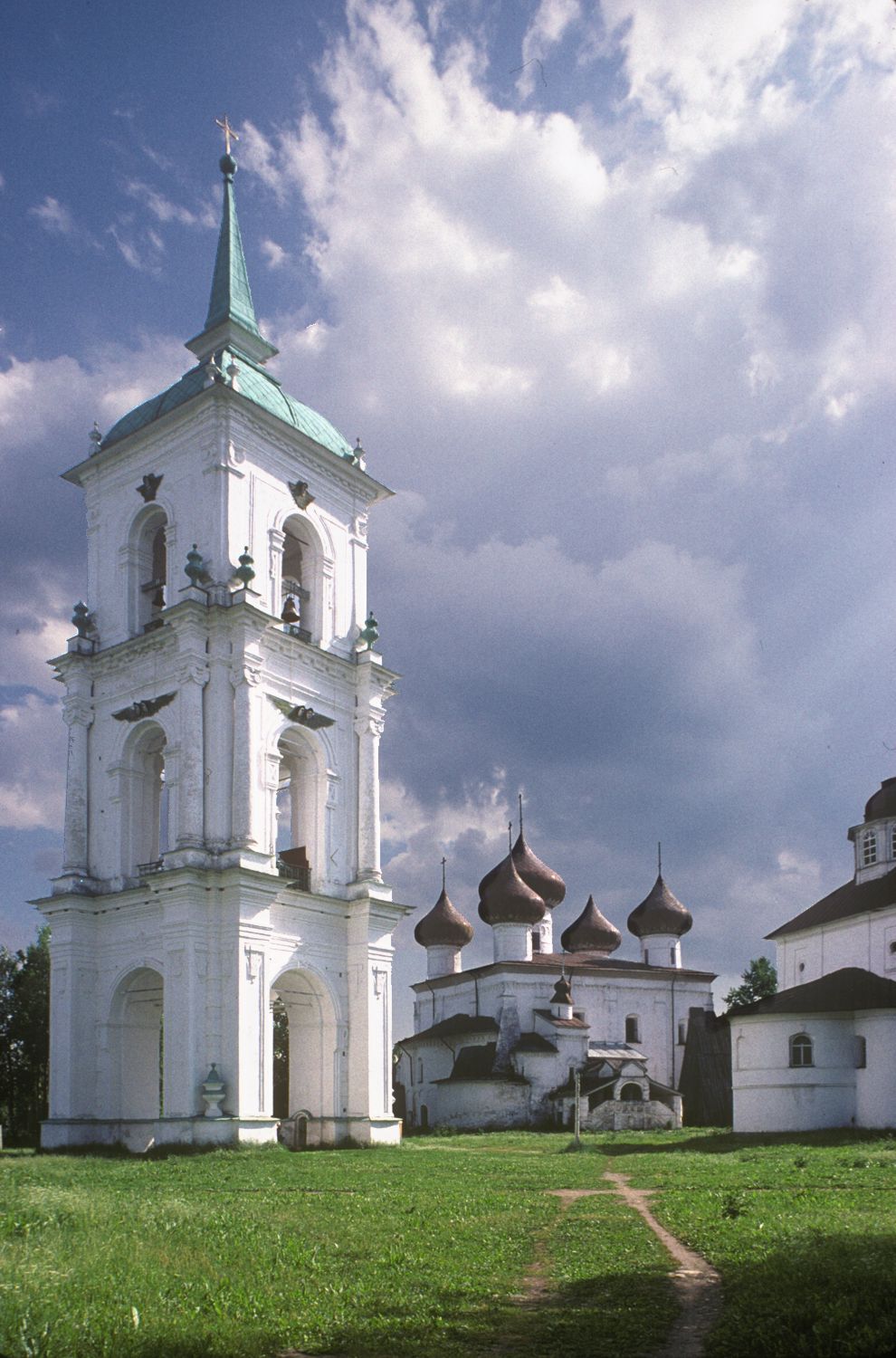 Kargopol
Russia. Arkhangelsk Region. Kargopol District
Cathedral of the Nativity of ChristBaranov embankment
1999-07-01
© Photographs by William Brumfield