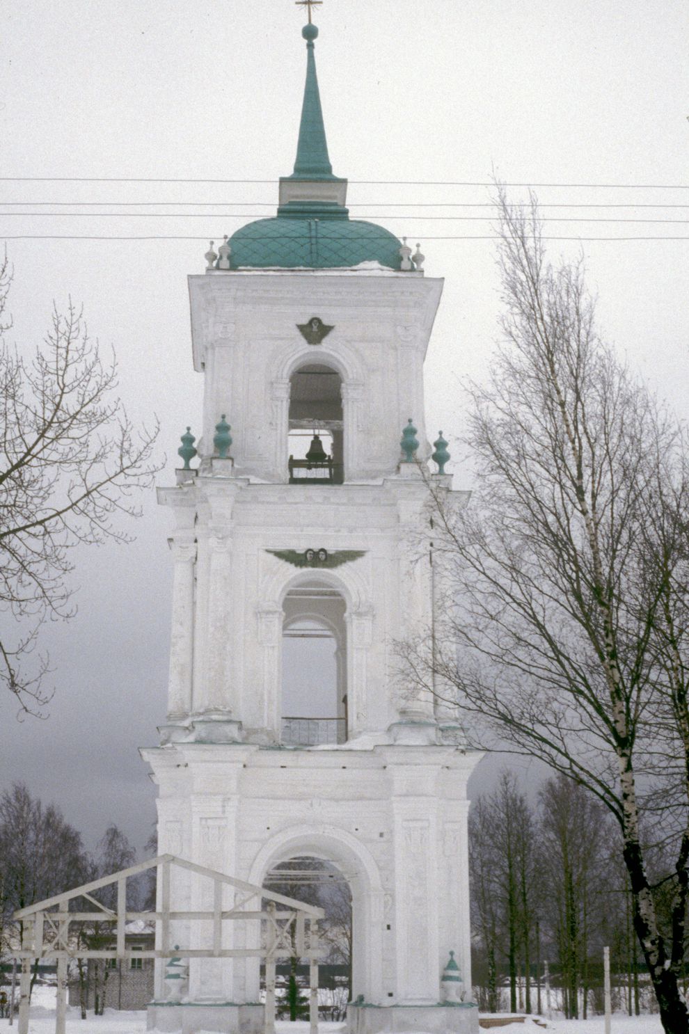 Kargopol
Russia. Arkhangelsk Region. Kargopol District
Cathedral bell towerSobornaia Square
1998-02-27
© Photographs by William Brumfield