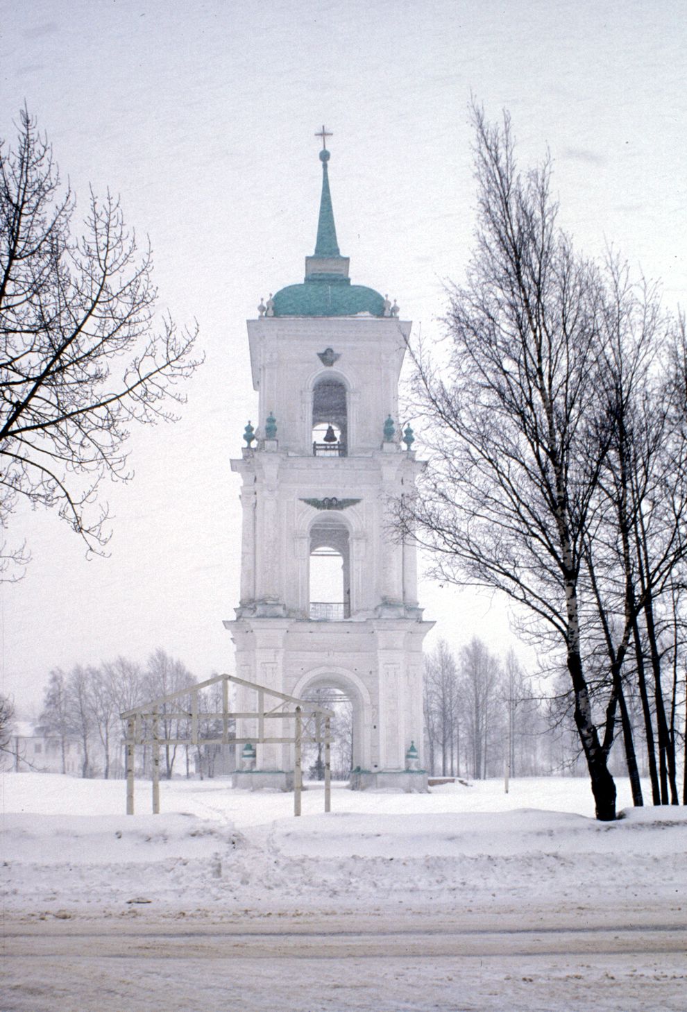 Kargopol
Russia. Arkhangelsk Region. Kargopol District
Cathedral bell towerSobornaia Square
1998-03-01
© Photographs by William Brumfield