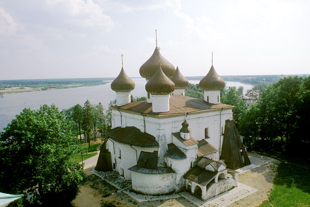 Каргополь, г.
Россия. Архангельская обл.. Каргопольский р-н
Собор Рождества ХристоваНабережная Баранова
1998-06-15
© Фотографии Уильяма Брумфилда