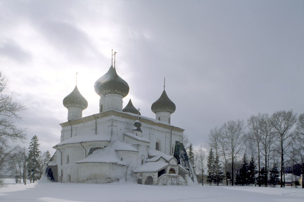 Каргополь, г.
Россия. Архангельская обл.. Каргопольский р-н
Собор Рождества ХристоваНабережная Баранова
1998-02-27
© Фотографии Уильяма Брумфилда