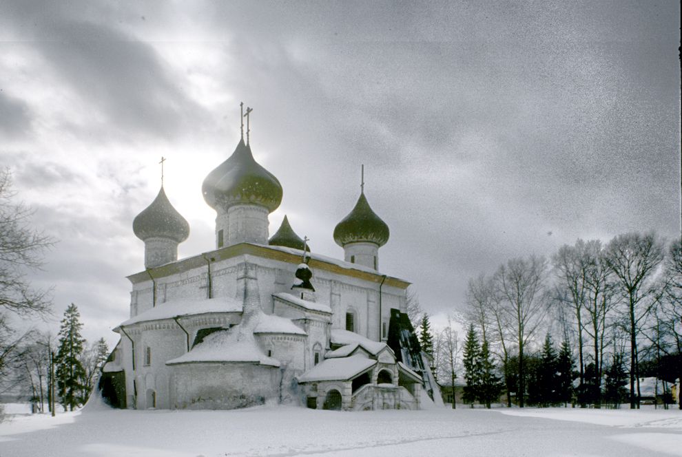 Каргополь, г.
Россия. Архангельская обл.. Каргопольский р-н
Собор Рождества ХристоваНабережная Баранова
1998-02-27
© Фотографии Уильяма Брумфилда