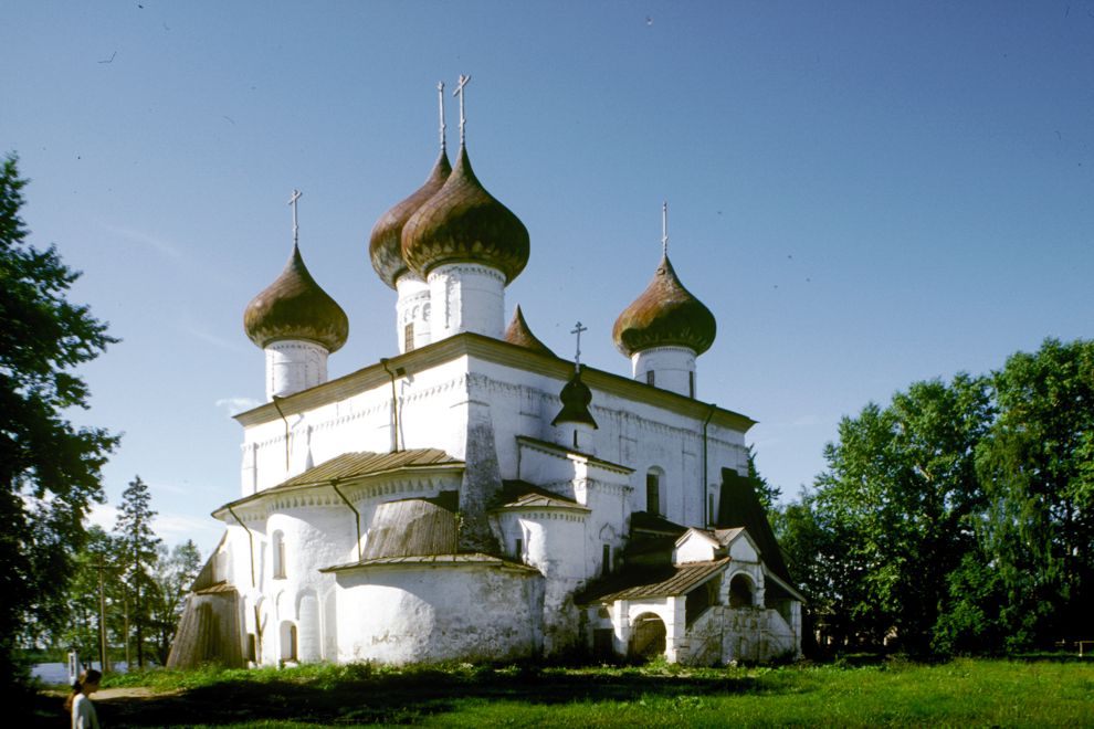 Каргополь, г.
Россия. Архангельская обл.. Каргопольский р-н
Собор Рождества ХристоваНабережная Баранова
1998-07-28
© Фотографии Уильяма Брумфилда