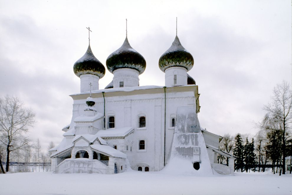 Каргополь, г.
Россия. Архангельская обл.. Каргопольский р-н
Собор Рождества ХристоваНабережная Баранова
1998-02-27
© Фотографии Уильяма Брумфилда