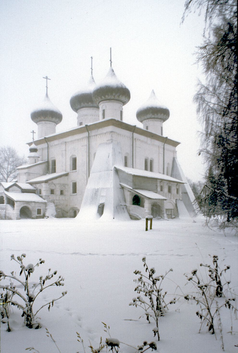 Каргополь, г.
Россия. Архангельская обл.. Каргопольский р-н
Собор Рождества ХристоваНабережная Баранова
1999-01-04
© Фотографии Уильяма Брумфилда