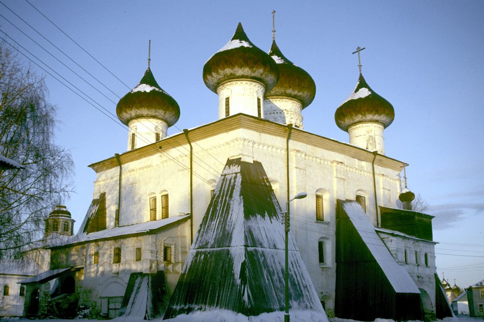 Kargopol
Russia. Arkhangelsk Region. Kargopol District
Cathedral of the Nativity of ChristBaranov embankment
1999-11-25
© Photographs by William Brumfield