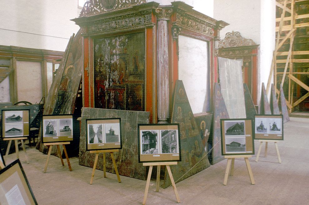 Kargopol
Russia. Arkhangelsk Region. Kargopol District
Cathedral of the Nativity of ChristBaranov embankment
Interior. Northwest pier
1999-07-01
© Photographs by William Brumfield