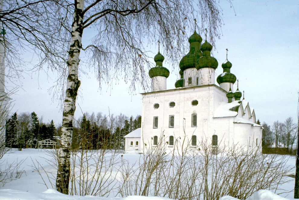 Kargopol
Russia. Arkhangelsk Region. Kargopol District
Church of the Nativity of John the BaptistSobornaia Square
1998-02-27
© Photographs by William Brumfield