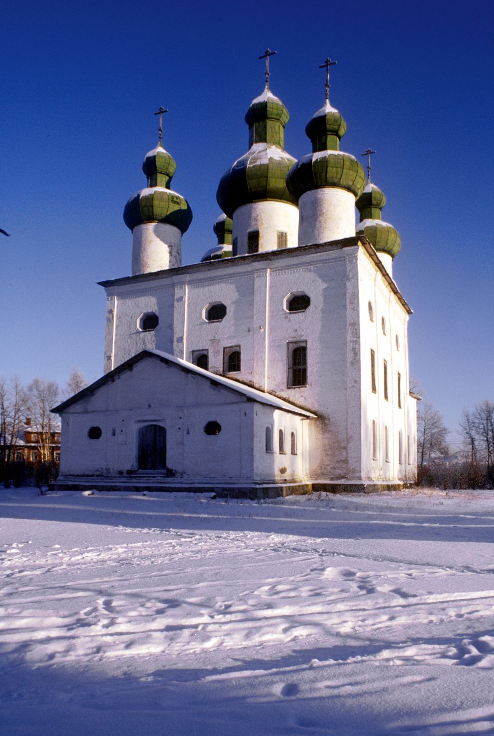 Kargopol
Russia. Arkhangelsk Region. Kargopol District
Church of the Nativity of John the BaptistSobornaia Square
1999-11-25
© Photographs by William Brumfield