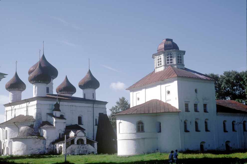 Каргополь, г.
Россия. Архангельская обл.. Каргопольский р-н
Церковь Введения во храм Пресвятой БогородицыСоборная пл.
1998-07-28
© Фотографии Уильяма Брумфилда