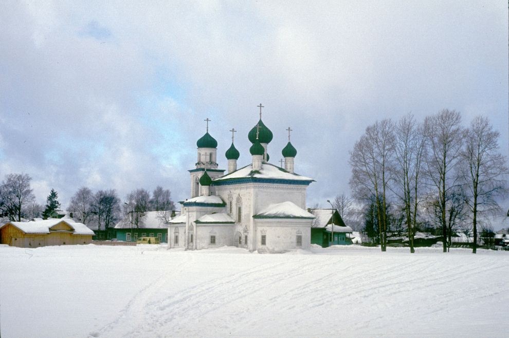 Каргополь, г.
Россия. Архангельская обл.. Каргопольский р-н
Церковь Рождества Пресвятой БогородицыЛенина ул. 32
1998-02-27
© Фотографии Уильяма Брумфилда