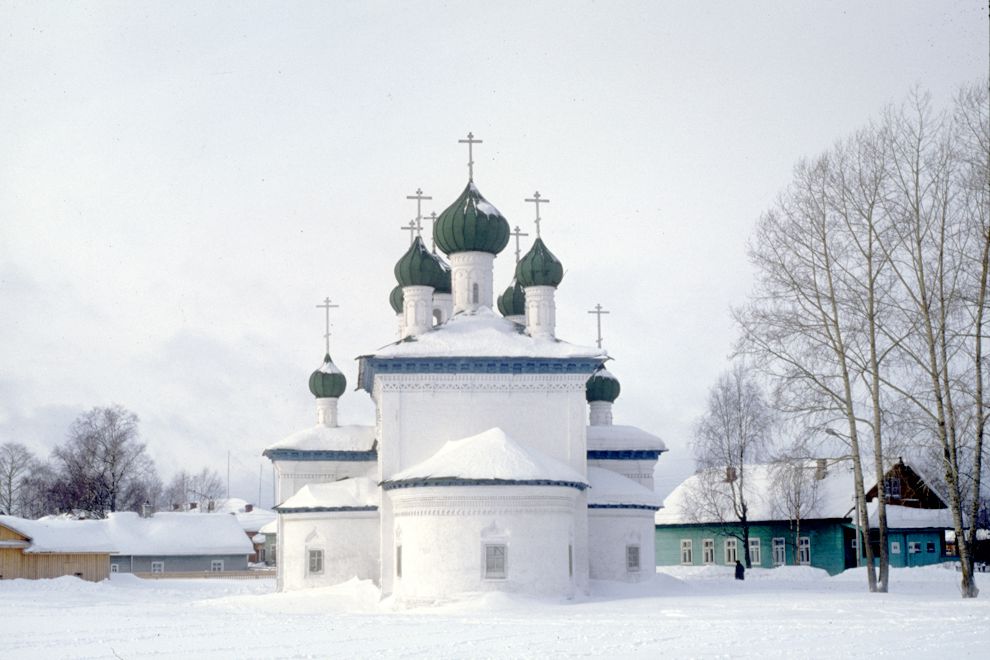 Каргополь, г.
Россия. Архангельская обл.. Каргопольский р-н
Церковь Рождества Пресвятой БогородицыЛенина ул. 32
1998-02-27
© Фотографии Уильяма Брумфилда