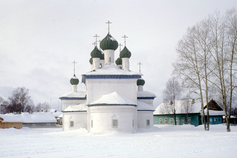 Kargopol
Russia. Arkhangelsk Region. Kargopol District
Church of Nativity of the VirginLenin Street 32
1998-02-27
© Photographs by William Brumfield