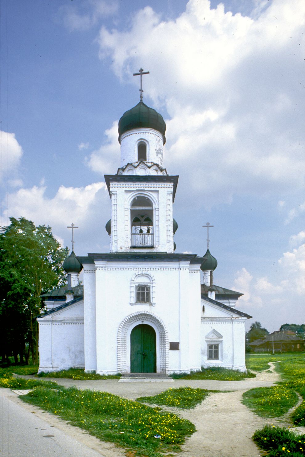 Каргополь, г.
Россия. Архангельская обл.. Каргопольский р-н
Церковь Рождества Пресвятой БогородицыЛенина ул. 32
1998-06-15
© Фотографии Уильяма Брумфилда