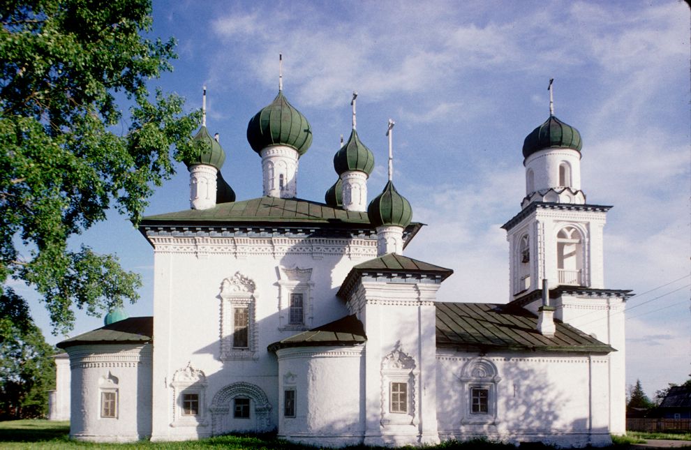 Каргополь, г.
Россия. Архангельская обл.. Каргопольский р-н
Церковь Рождества Пресвятой БогородицыЛенина ул. 32
1998-06-16
© Фотографии Уильяма Брумфилда