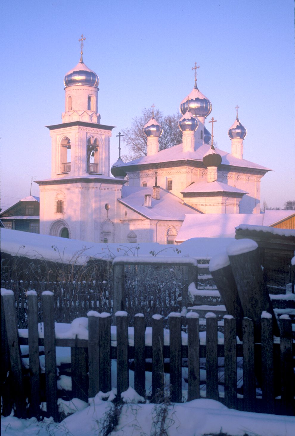 Каргополь, г.
Россия. Архангельская обл.. Каргопольский р-н
Церковь Рождества Пресвятой БогородицыЛенина ул. 32
1999-11-25
© Фотографии Уильяма Брумфилда