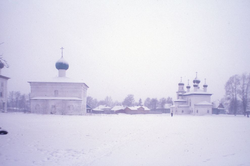 Kargopol
Russia. Arkhangelsk Region. Kargopol District
Churches of Saint NicholasStaraia Torgovaia square
1999-01-04
© Photographs by William Brumfield